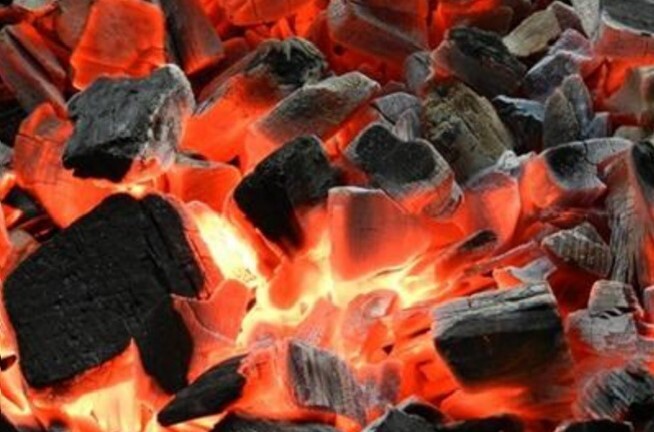 3 người trong một gia đình nhập viện vì đốt than sưởi ấm: Bác sĩ cảnh báo nguy hiểm