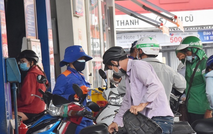 Bộ Công Thương đề xuất giao việc điều hành giá xăng dầu sang bộ Tài chính