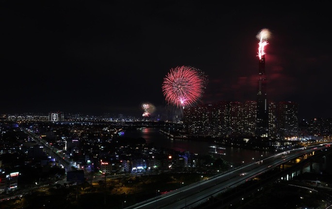 TP.HCM bắn pháo hoa tại 6 điểm đón Tết Nguyên đán Quý Mão 2023