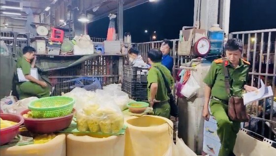 Bắt quả tang 3 cơ sở dùng hóa chất không rõ nguồn gốc để tẩy trắng măng, ngó sen