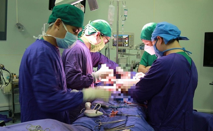 Tin tức đời sống ngày 12/1: Khối u nặng 6kg chiếm trọn nửa ổ bụng cụ ông 71 tuổi