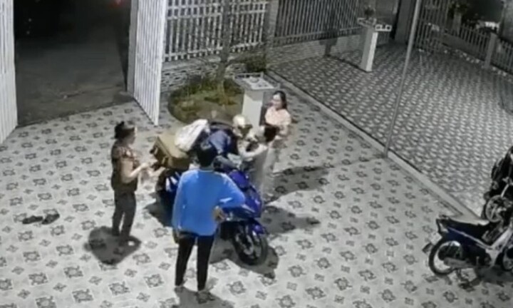 Cảnh tượng chàng trai về nhà đón Tết khiến dân tình xúc động