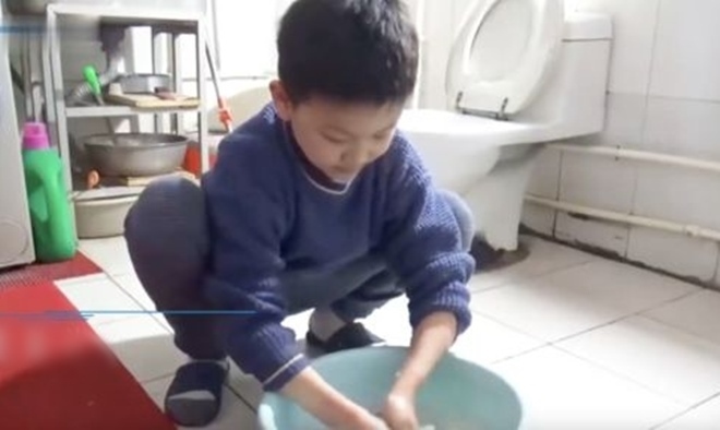 Bé trai mới 10 tuổi đã được bố dạy quản lý tài chính, kết quả gây ngỡ ngàng tột độ