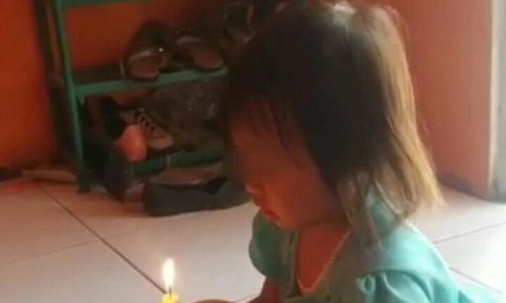 Clip bé 3 tuổi hào hứng đón sinh nhật với “chiếc bánh