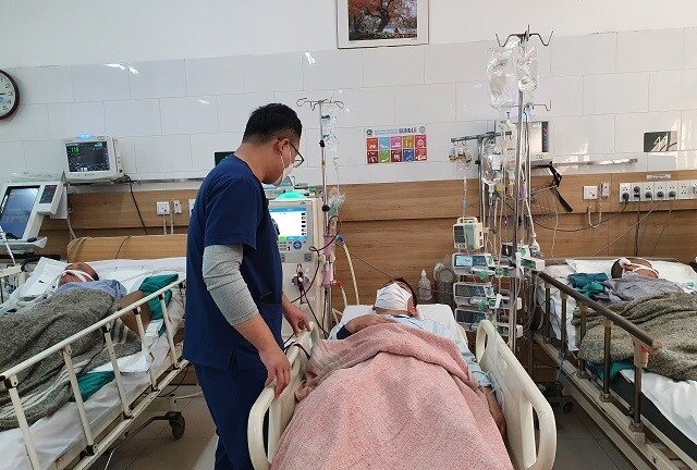 Mua cồn y tế để uống, người đàn ông nghiện rượu phải lọc máu cấp cứu