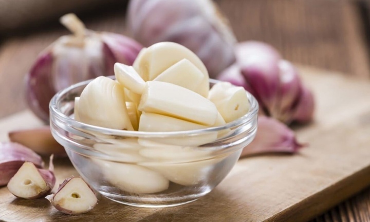 Bóc tỏi cực nhanh, chẳng tốn nhiều công sức nhờ 7 mẹo đơn giản