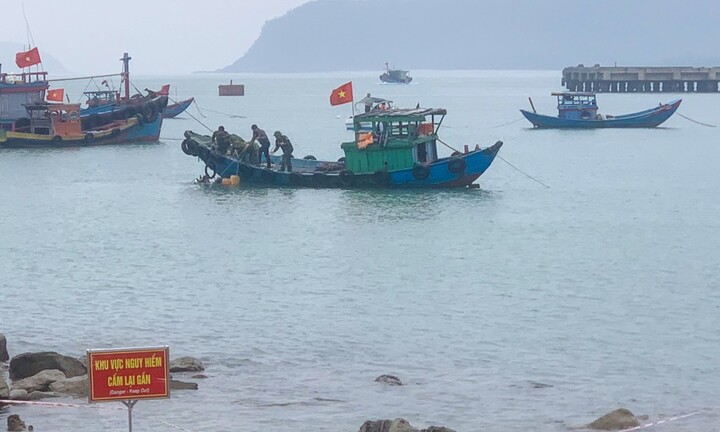 Quảng Bình: Phát hiện quả bom nặng hơn 2 tạ khi đang đánh cá