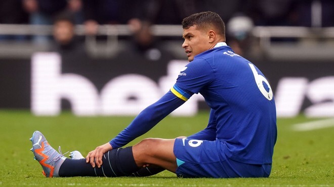 Chelsea thêm khốn đốn khi trung vệ kỳ cựu Thiago Silva dính chấn thương nặng