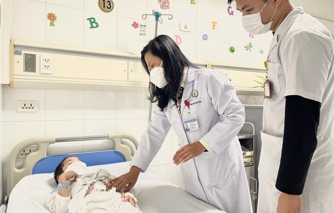 Tin tức đời sống ngày 3/3: Bé gái đau bụng, nôn 4 ngày vì khối bã thức ăn “khủng” trong ruột