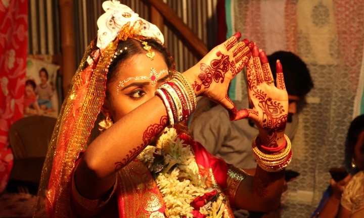 Đến giờ hẹn bỗng xảy ra sự cố, chú rể cuốc bộ gần 30km xuyên đêm để đến nhà cô dâu 