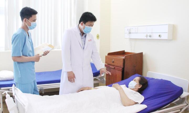 Tin tức đời sống ngày 28/3: Phẫu thuật cắt khối bướu thận cho người phụ nữ 60 tuổi