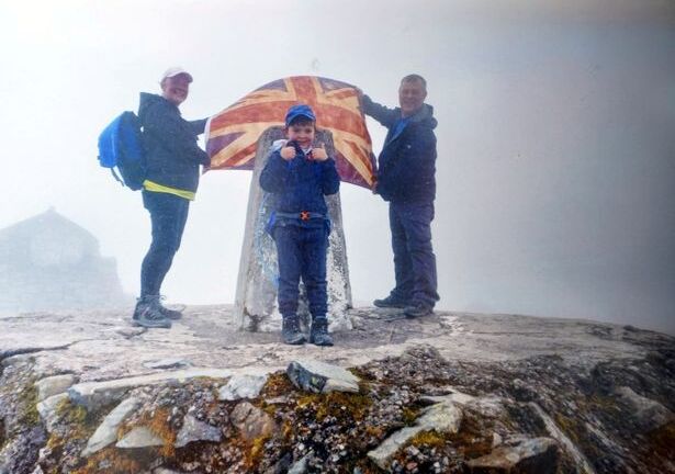 “Ngả mũ thán phục” bé trai 8 tuổi chinh phục hơn 200 đỉnh núi trong chưa đầy 4 năm
