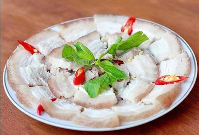 Thịt lợn luộc mềm ngon, chẳng còn mùi hôi nhờ bí quyết cực đơn giản