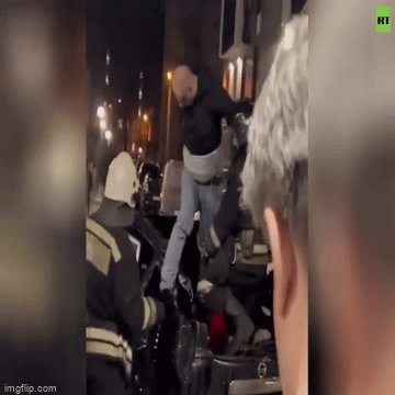 Người đàn ông sống sót thần kỳ sau khi rơi từ tầng 19 tòa nhà