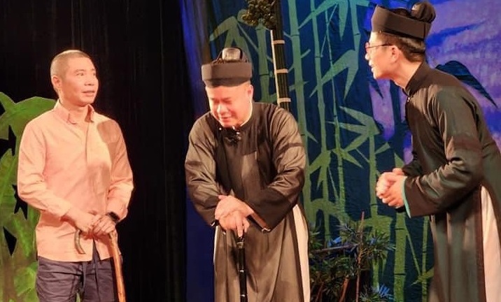 NSND Công Lý quay lại nhà hát tập kịch cùng đồng nghiệp, thần sắc hiện tại ra sao?