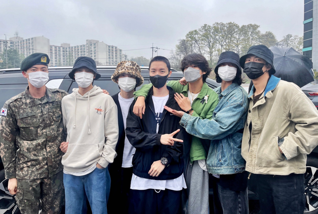Thực hư chuyện thành viên nhóm nhạc BTS được “đối xử đặc biệt” khi nhập ngũ