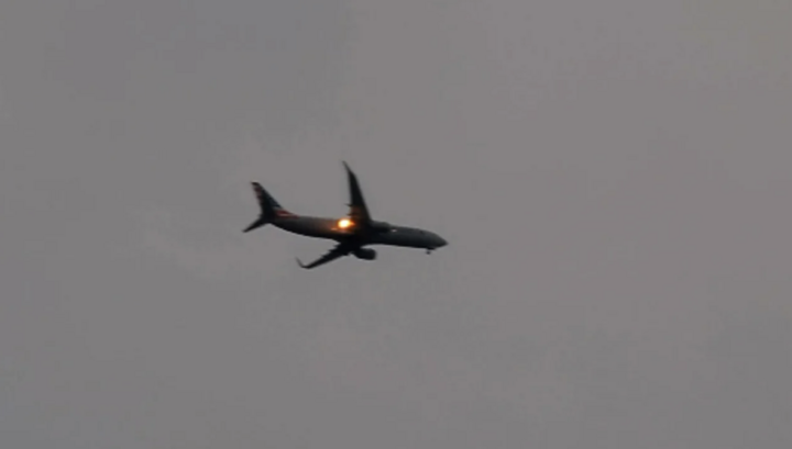 Động cơ máy bay bốc cháy giữa không trung sau khi đâm phải chim