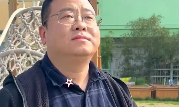 Con trai đến tuổi đi học mẫu giáo, ông bố mạnh tay chi hơn 20 tỷ làm một việc gây choáng