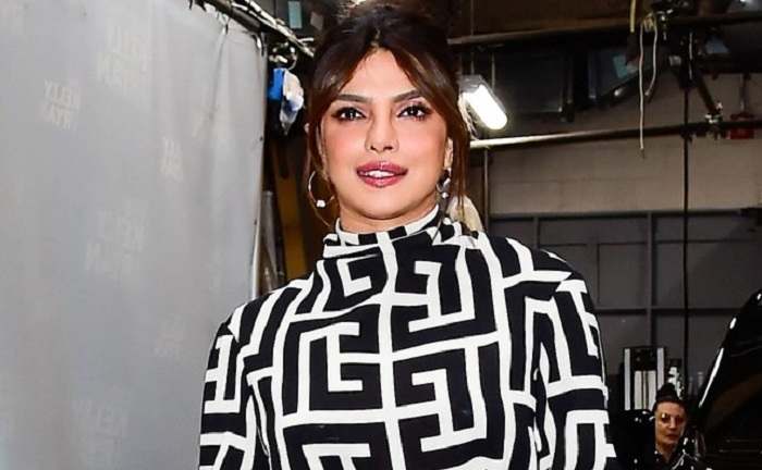 Hoa hậu Thế giới Priyanka Chopra trầm cảm sau ca phẫu thuật thẩm mỹ hỏng