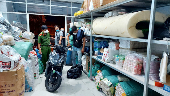 Phát hiện kho chứa số lượng lớn “khí cười” cung cấp cho các quán bar, karaoke