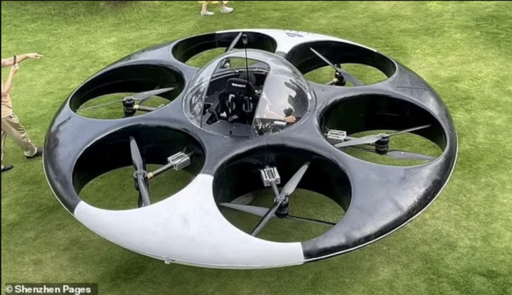 Cận cảnh chiếc đĩa bay có người lái đầu tiên trên thế giới