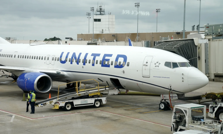 Nhân viên bốc xếp hành lý sân bay kiếm hơn 230 triệu đồng/tuần nhờ mánh khóe tinh vi