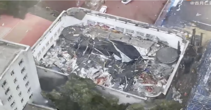 Trung Quốc: Sập mái nhà thể chất tại trường trung học, hơn 10 người mắc kẹt