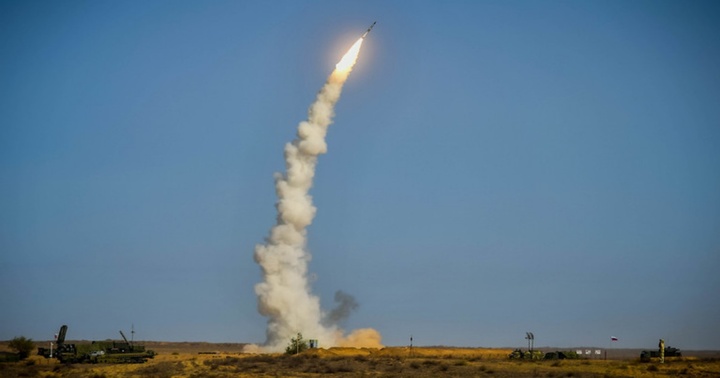 Ấn Độ phát triển hệ thống phòng thủ tên lửa đất đối không tầm xa 3 lớp