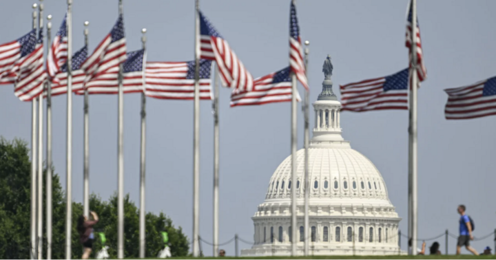 Phản ứng của Nhà Trắng khi Fitch hạ bậc xếp hạng tín nhiệm của Mỹ?