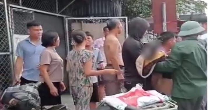 Xin tiền không được, con trai phóng hỏa đốt nhà khiến mẹ bị bỏng nặng