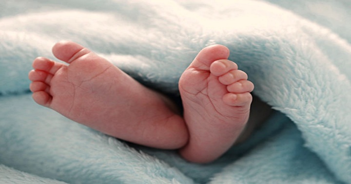 Tìm người thân cho bé gái sơ sinh bị bỏ rơi trước nhà dân ở Quảng Ninh