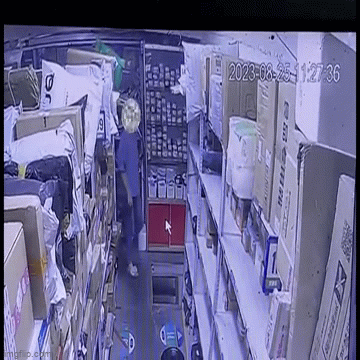 Clip: Người phụ nữ gặp tai nạn kinh hoàng tại siêu thị, có nguy cơ bị liệt