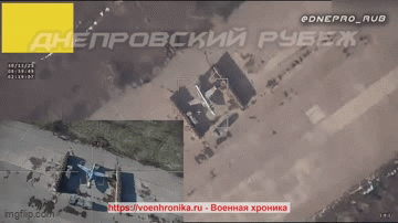 Cận cảnh UAV cảm tử Lancet Nga lao thẳng vào thân cường kích Su-25 của Ukraine