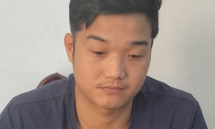 Tạm giữ hình sự thanh niên lái xe máy tông, kéo lê CSGT trên đường