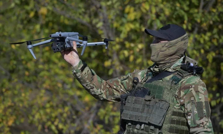 Soi uy lực mẫu UAV mới được Nga triển khai để tấn công rải thảm chiến hào Ukraine
