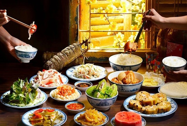 Cần lưu ý những điều gì để không bị ngộ độc thực phẩm trong dịp Tết?