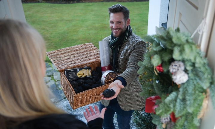 Quốc gia nào ở châu Âu cũng có tục xông đất đầu năm mới như Việt Nam?