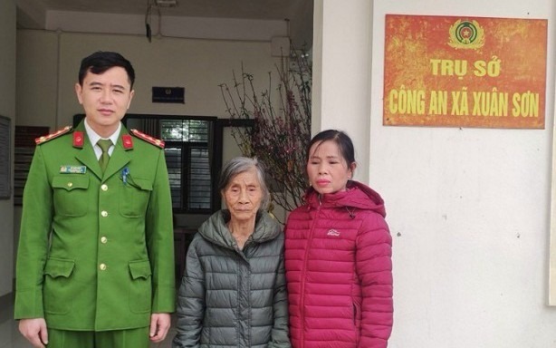 Công an xã giúp cụ bà 85 tuổi trở về đoàn tụ với gia đình sau hơn 2 năm thất lạc