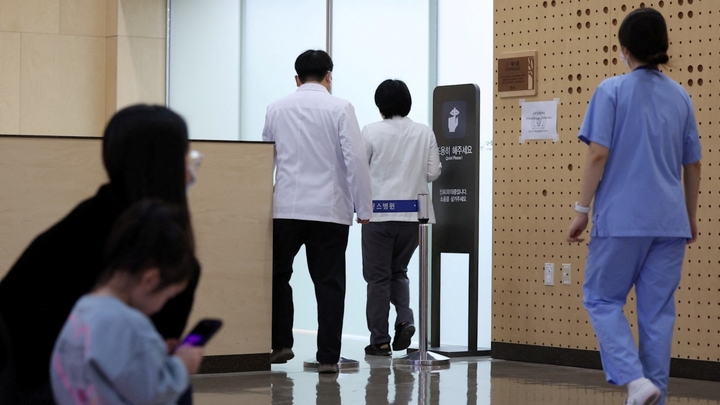 Hàn Quốc: Hàng nghìn bác sĩ thực tập từ chối trở lại làm việc