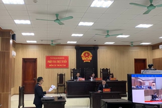 Đập phá két sắt trường bất thành, giảng viên đại học trộm tài sản của kế toán trưởng