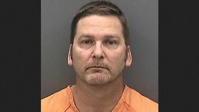 Quay lén học sinh thay đồ trong lớp, thầy giáo ở Mỹ lĩnh 15 năm tù