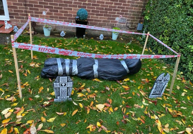 Bà mẹ 2 con bị cảnh sát 