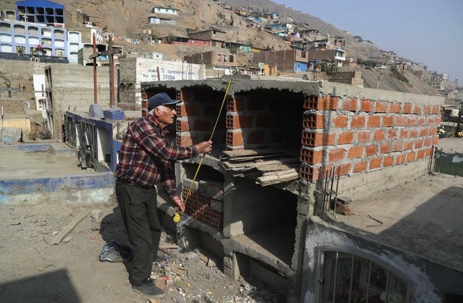 Peru: Người dân vất vả tìm đất chôn thân nhân đã mất giữa đại dịch COVID-19