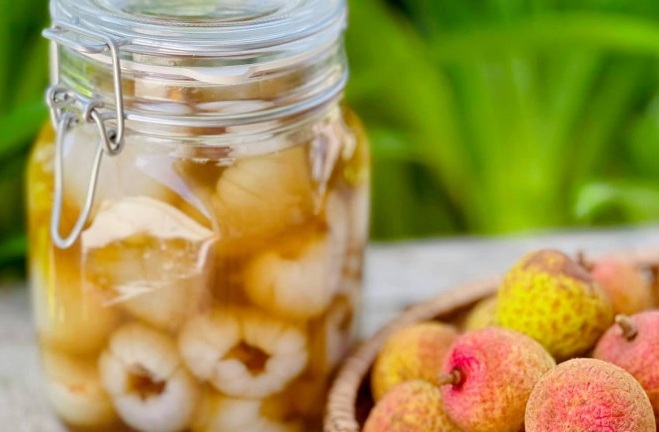 Đừng ăn vải theo cách thông thường mà hãy thử công thức vải ngâm siêu ngon này