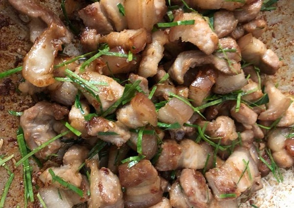 Thịt ba chỉ rang lá chanh, món ăn vừa dễ làm lại cực đưa cơm