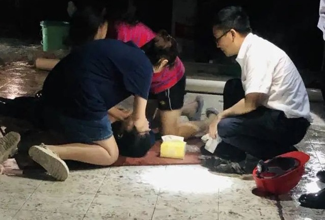 Nhờ một kiến thức cơ bản, hai nữ sinh cứu sống người bị điện giật trước khi tốt nghiệp, dân mạng tấm tắc khen ngợi