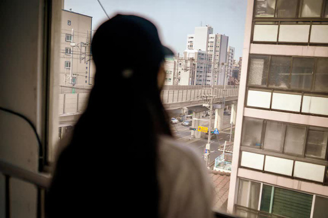 Cô gái di chuyển đồng hồ sếp tặng, nhờ vậy phát hiện ra chuyện đáng sợ ám ảnh suốt 1 năm trời