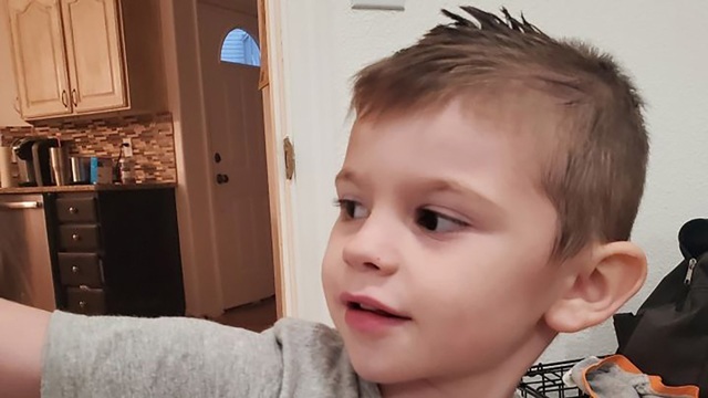 Cậu bé 4 tuổi được bà dỗ ngủ, sáng hôm sau bi kịch xảy ra ở nơi khó tin khiến cả gia đình suy sụp