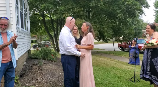 Chuyện đời như phim: Người phụ nữ đem lòng yêu và kết hôn với kẻ bị kết tội giết anh trai mình