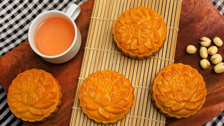 Cách làm bánh Trung thu nhân hạt sen thơm ngon tuyệt hảo